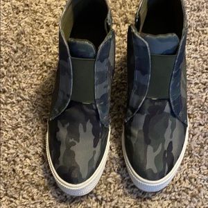 “Brand new” camo wedges